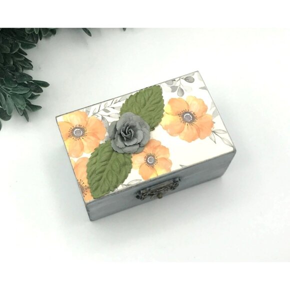 Small Decorative Wooden Trinket Box With Floral Design & Butterfly Accent - Picture 1 of 7